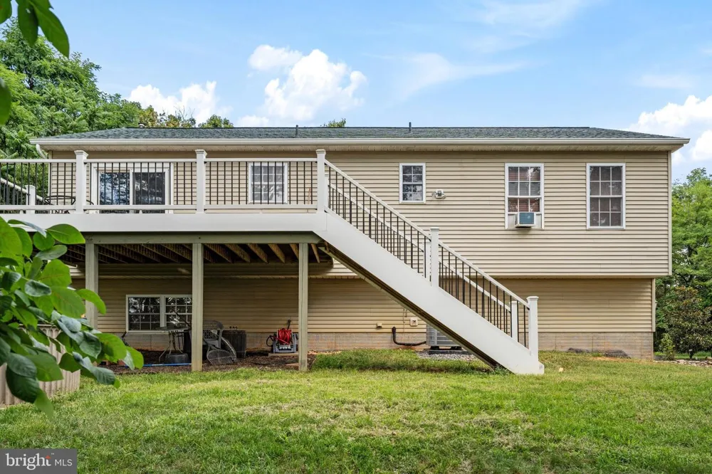 159 DEER HOLLOW LANE Bentonville, VA 22610