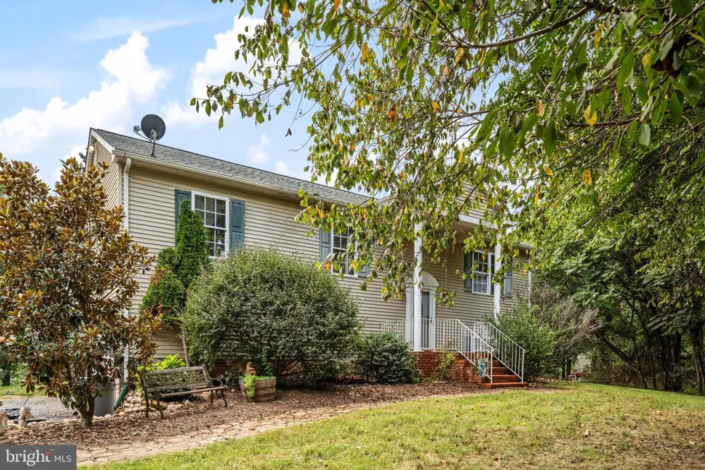 159 DEER HOLLOW LANE Bentonville, VA 22610