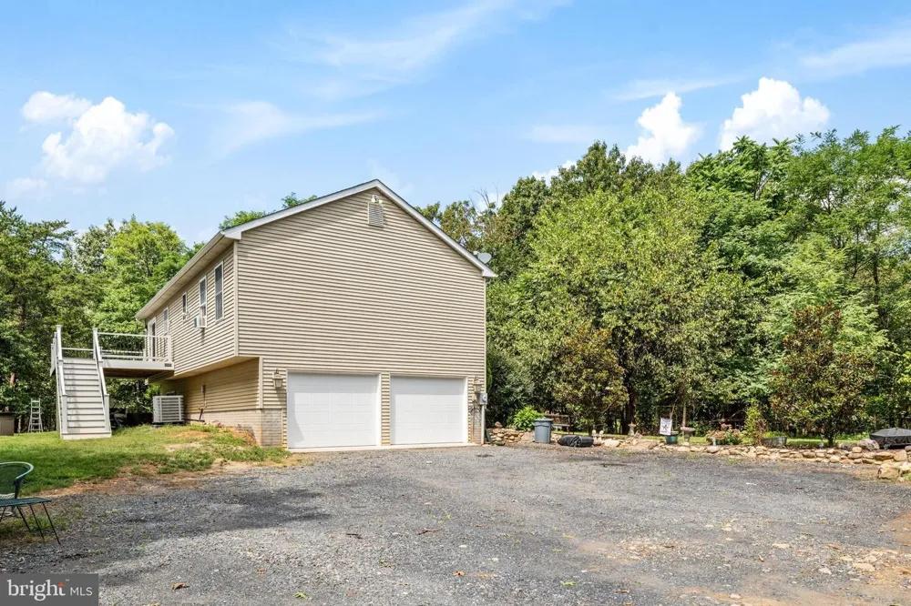 159 DEER HOLLOW LANE Bentonville, VA 22610