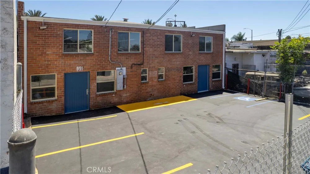 951 S LA BREA Inglewood, CA 90301