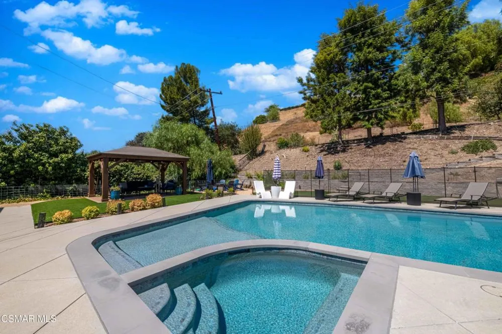 2483 Drake Drive Thousand Oaks, CA 91362