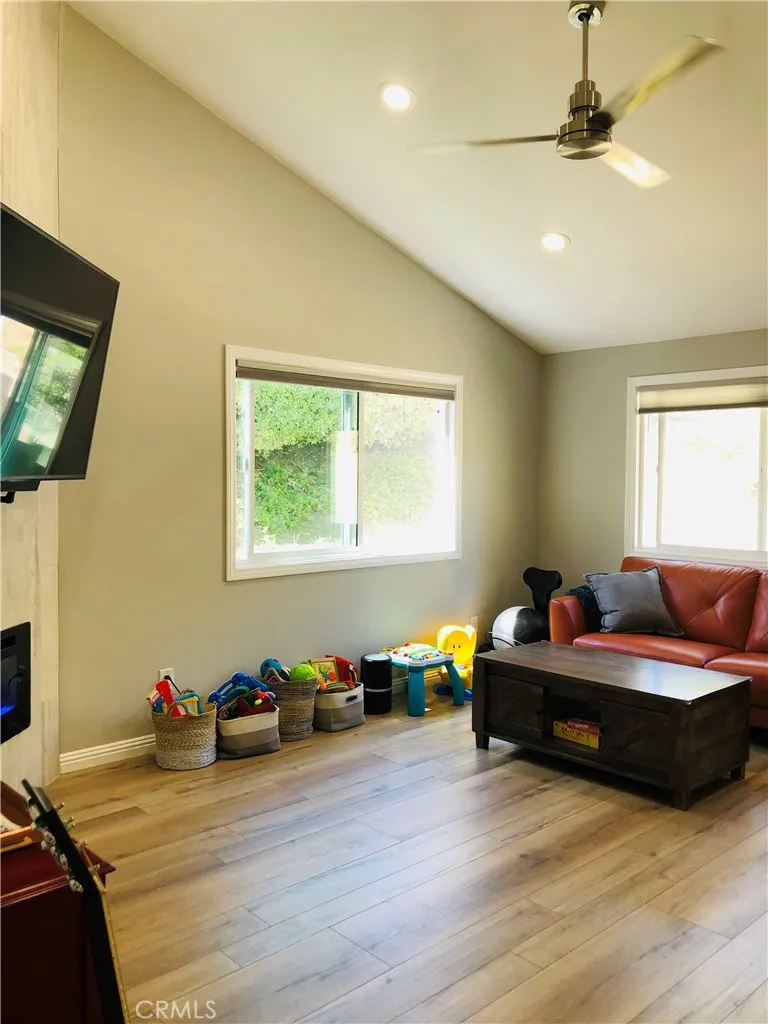 14962 Reedley #A Moorpark, CA 93021