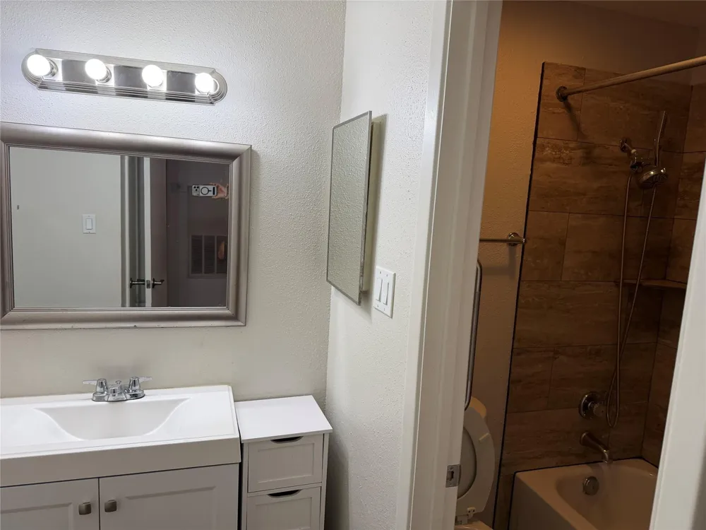 18800 Egret Bay Boulevard #905 Webster, TX 77058