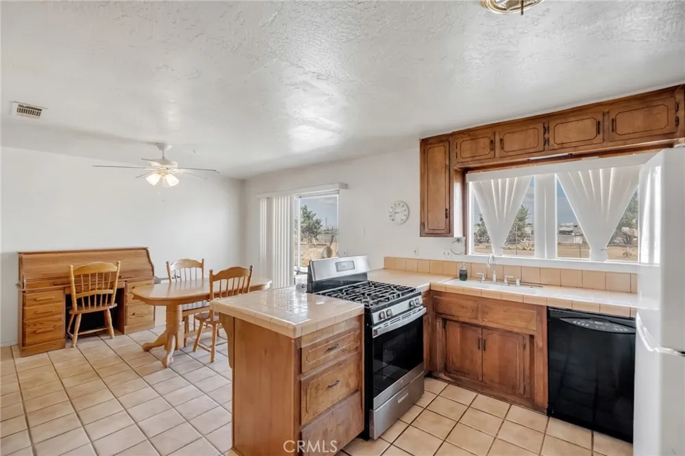 8941 Cottonwood Hesperia, CA 92345