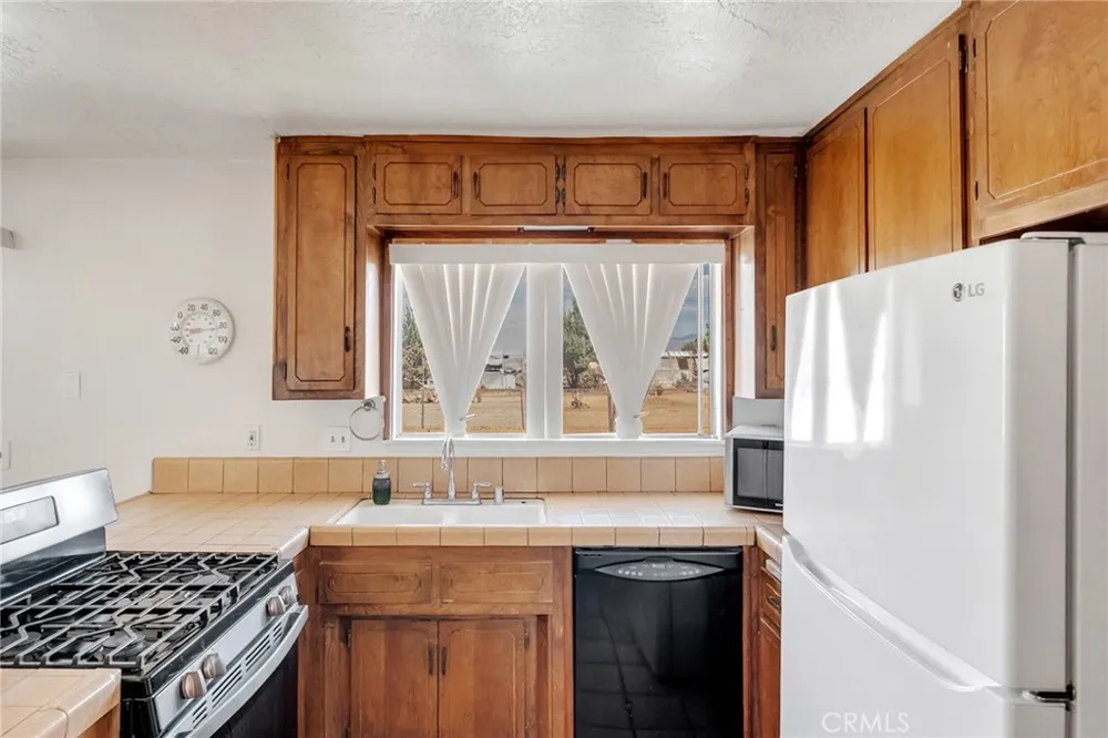 8941 Cottonwood Hesperia, CA 92345