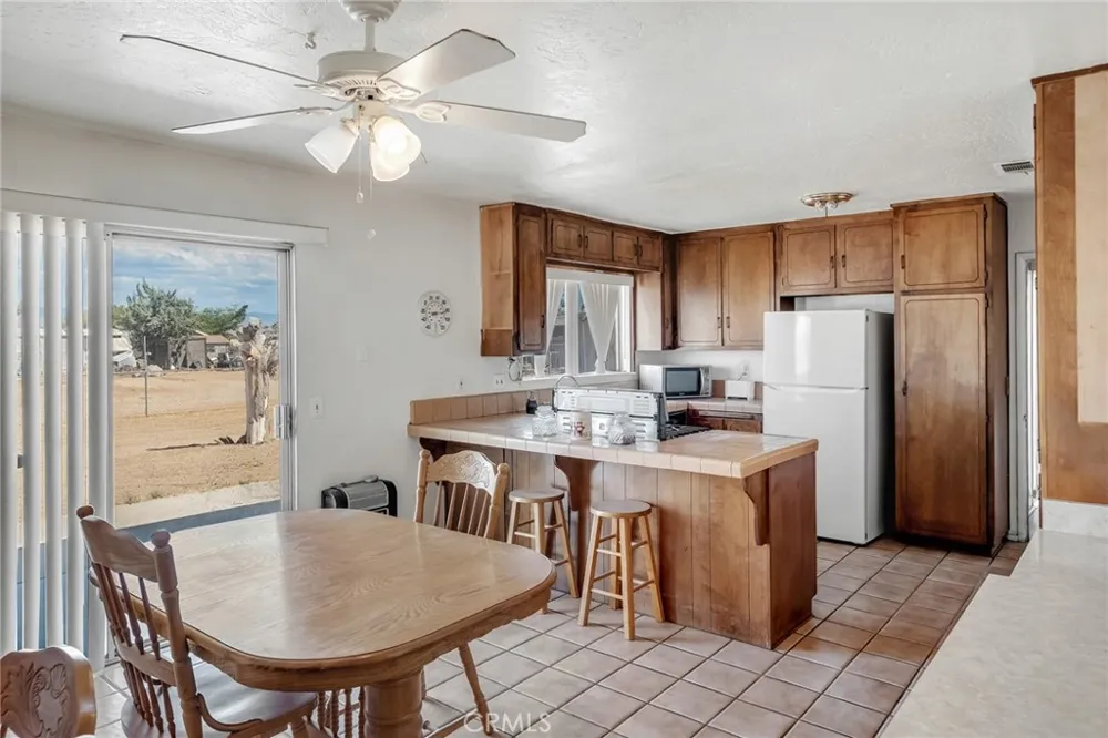 8941 Cottonwood Hesperia, CA 92345