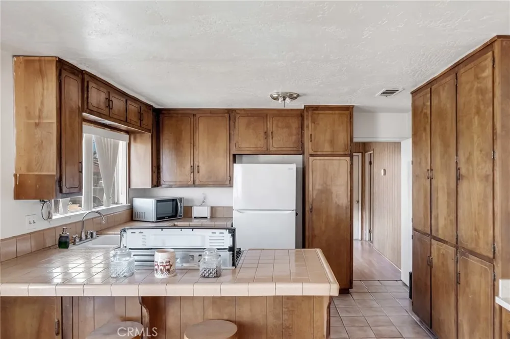 8941 Cottonwood Hesperia, CA 92345