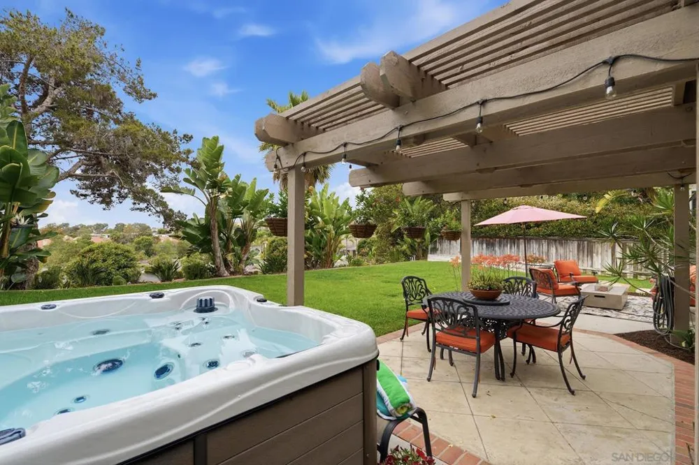 3520 Sitio Baya Carlsbad, CA 92009