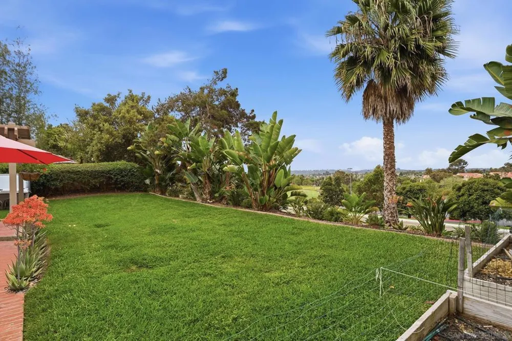 3520 Sitio Baya Carlsbad, CA 92009