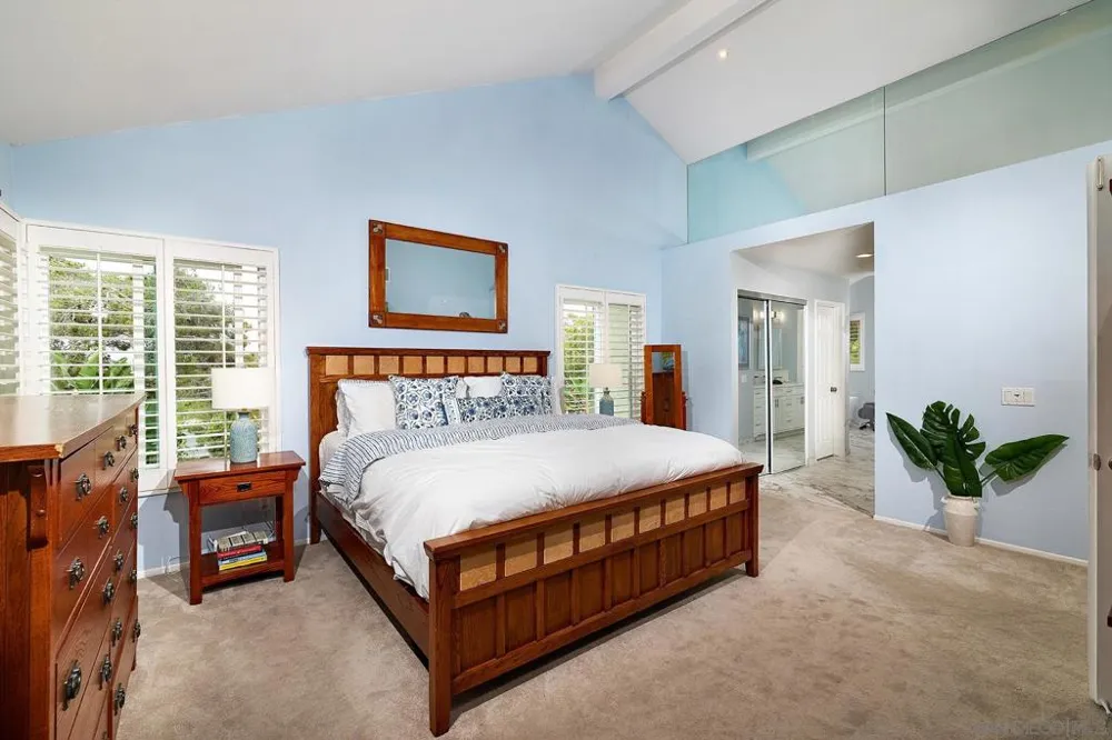 3520 Sitio Baya Carlsbad, CA 92009