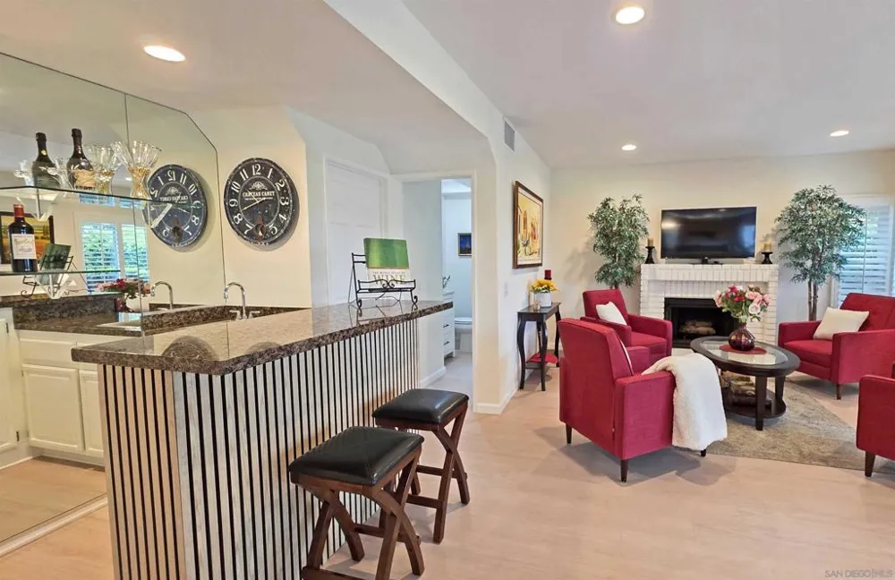 3520 Sitio Baya Carlsbad, CA 92009