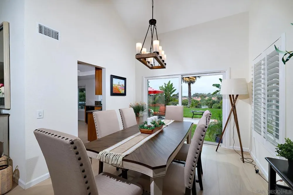 3520 Sitio Baya Carlsbad, CA 92009
