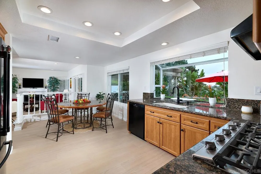3520 Sitio Baya Carlsbad, CA 92009