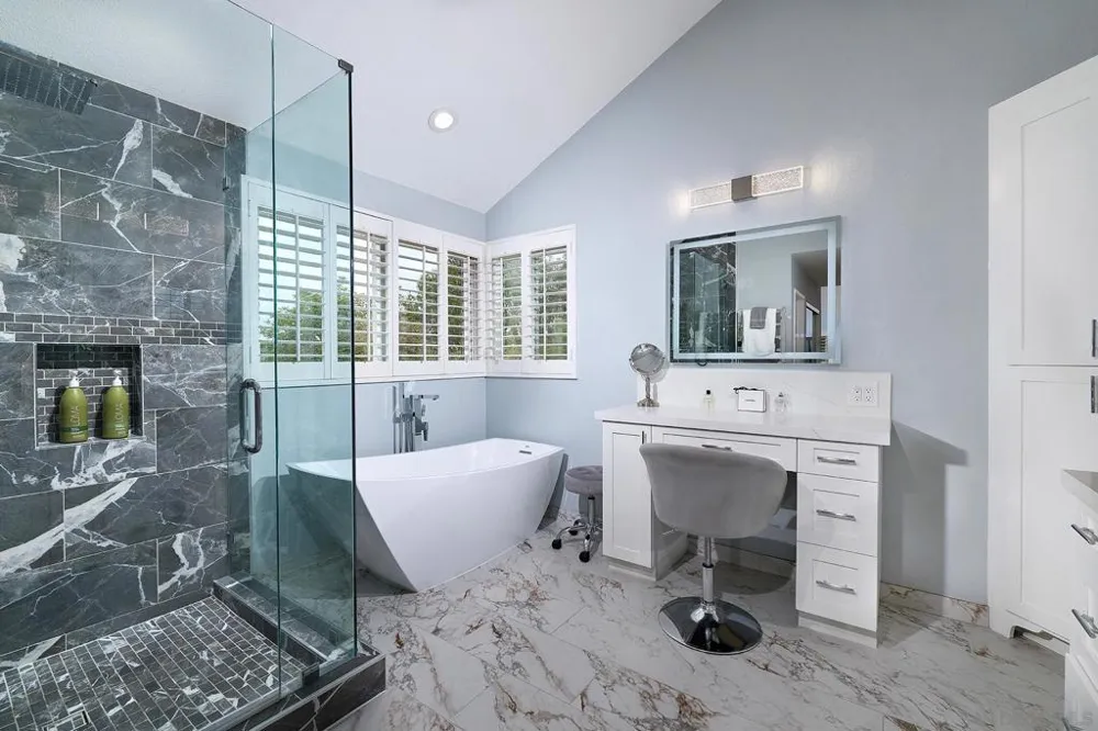 3520 Sitio Baya Carlsbad, CA 92009