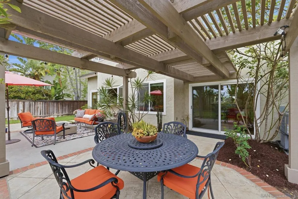 3520 Sitio Baya Carlsbad, CA 92009
