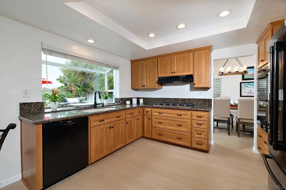 3520 Sitio Baya Carlsbad, CA 92009