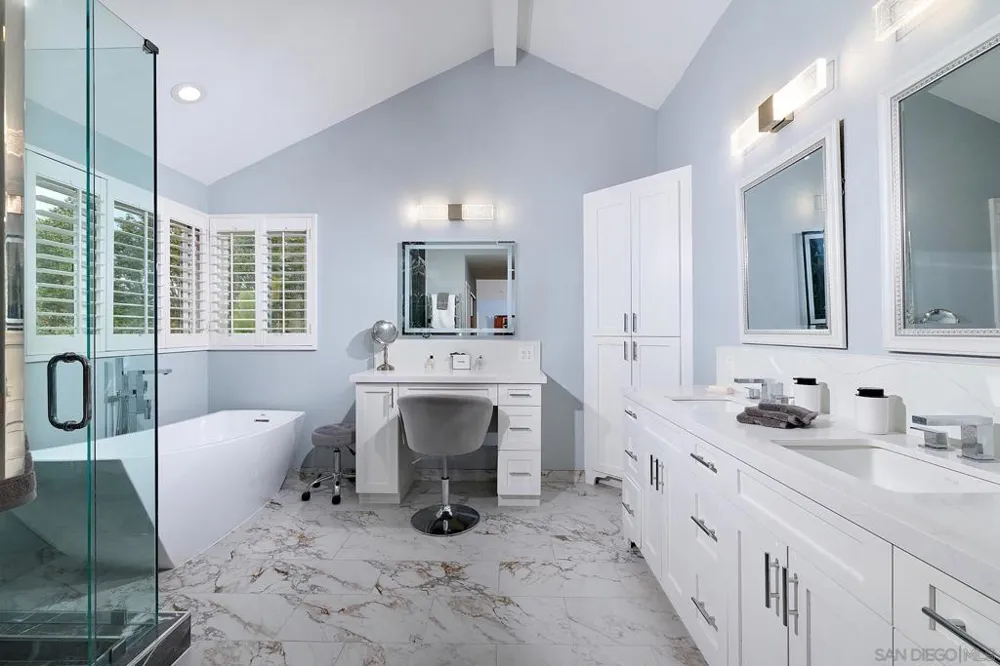 3520 Sitio Baya Carlsbad, CA 92009