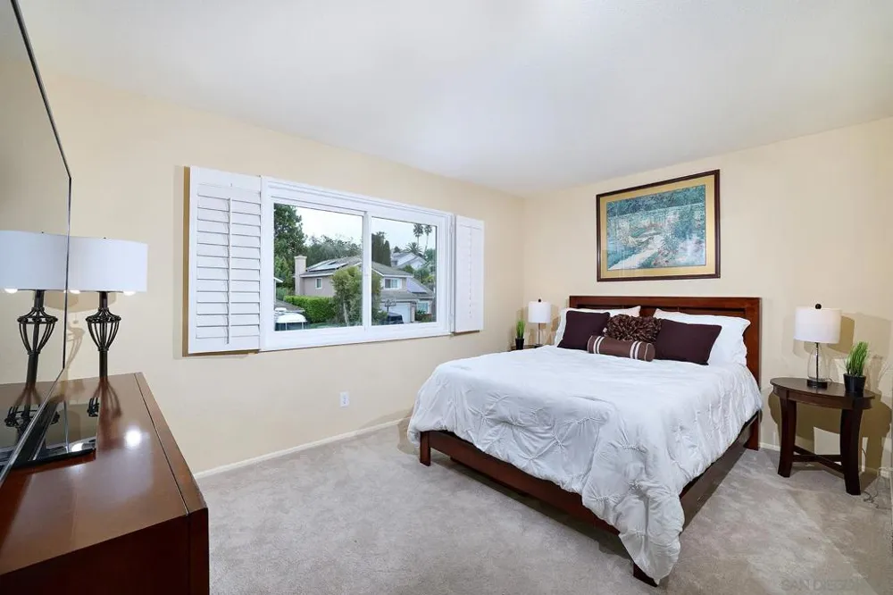3520 Sitio Baya Carlsbad, CA 92009