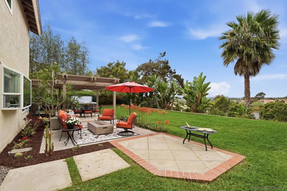3520 Sitio Baya Carlsbad, CA 92009