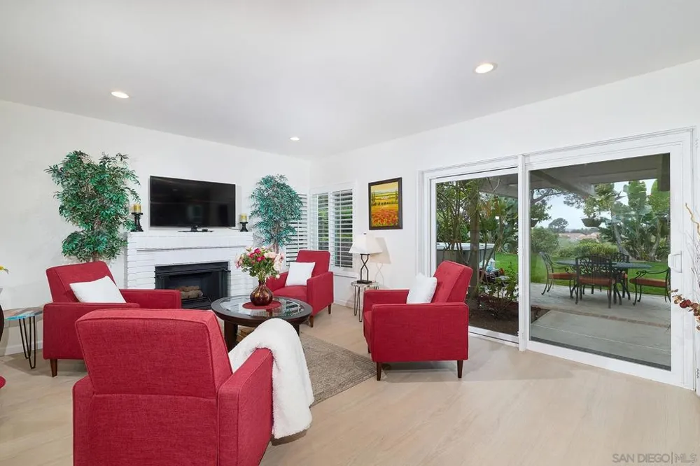 3520 Sitio Baya Carlsbad, CA 92009