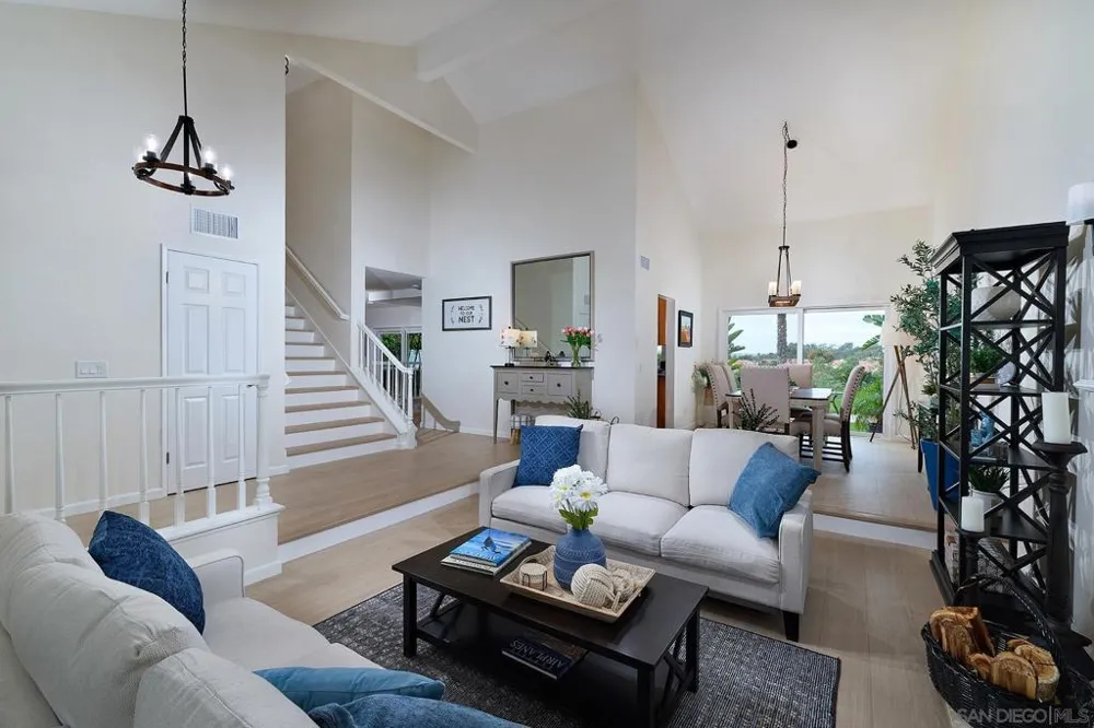 3520 Sitio Baya Carlsbad, CA 92009