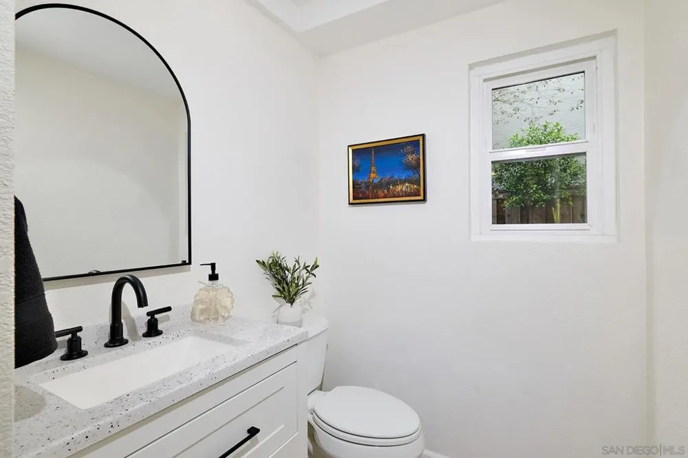 3520 Sitio Baya Carlsbad, CA 92009