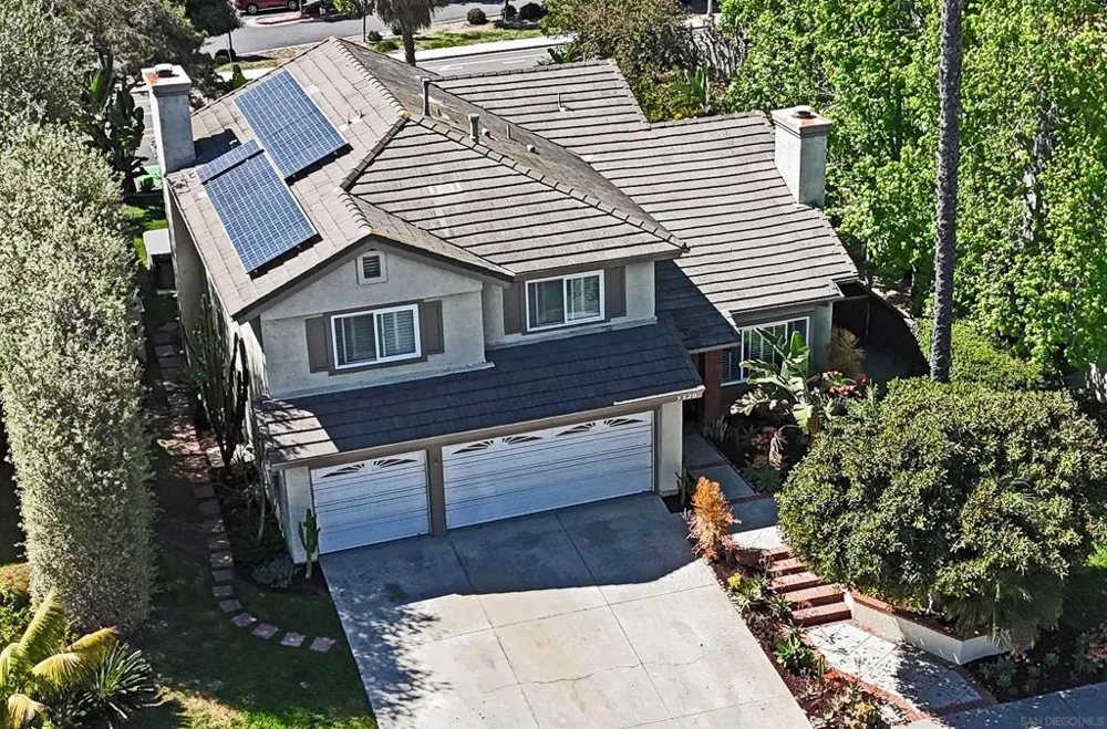 3520 Sitio Baya Carlsbad, CA 92009