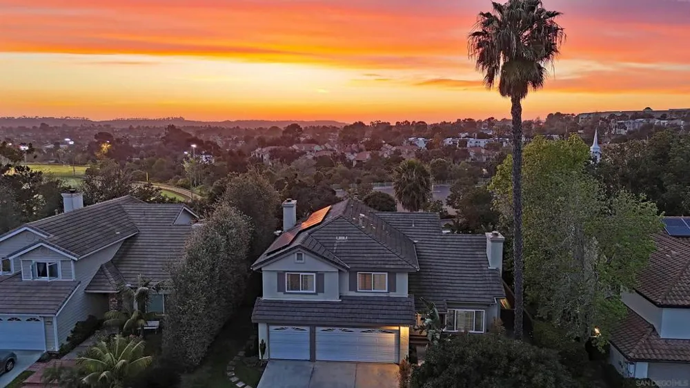 3520 Sitio Baya Carlsbad, CA 92009