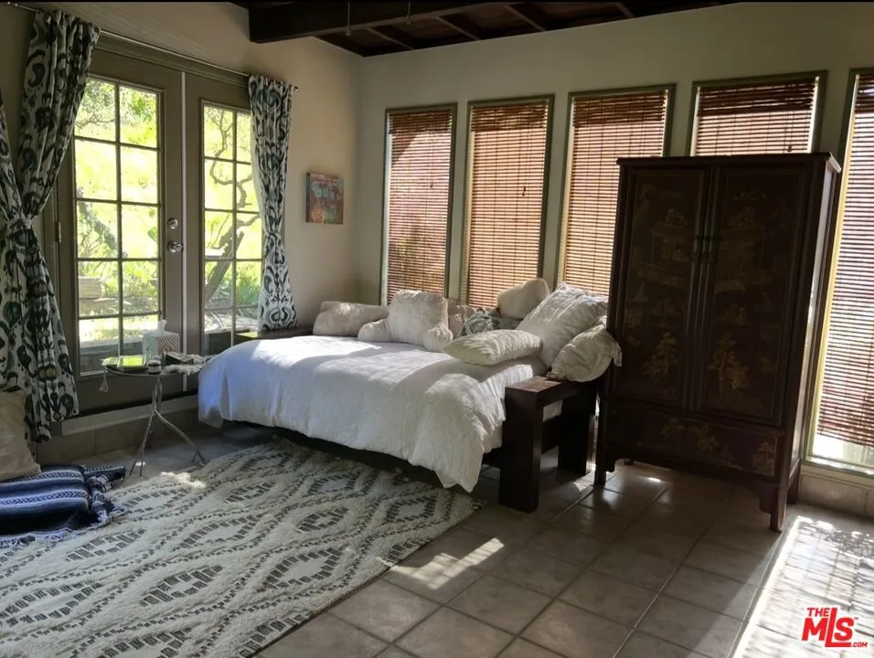 21330 Encina Road Topanga, CA 90290