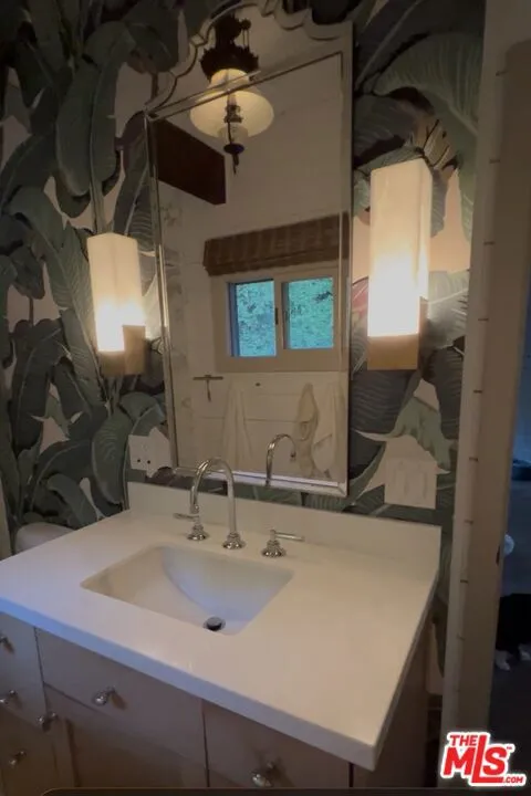 21330 Encina Road Topanga, CA 90290