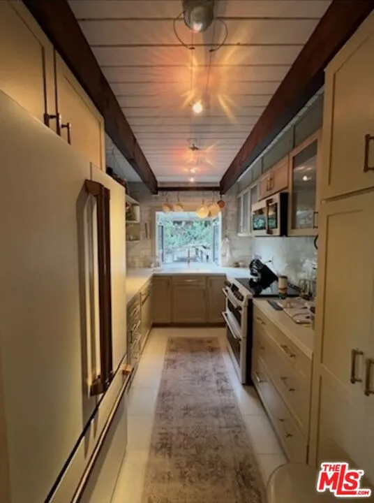 21330 Encina Road Topanga, CA 90290