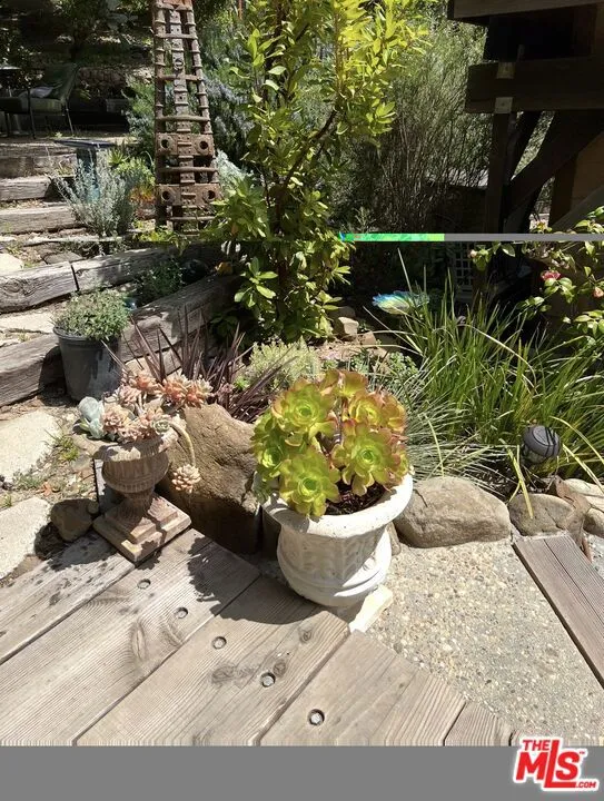 21330 Encina Road Topanga, CA 90290