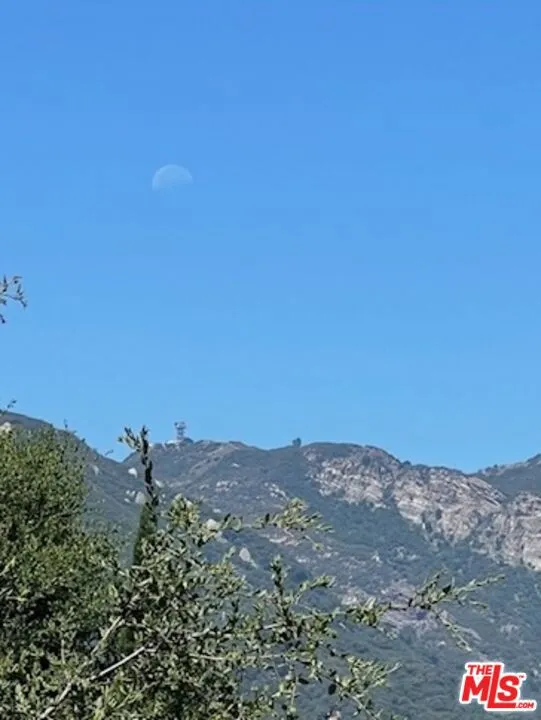 21330 Encina Road Topanga, CA 90290
