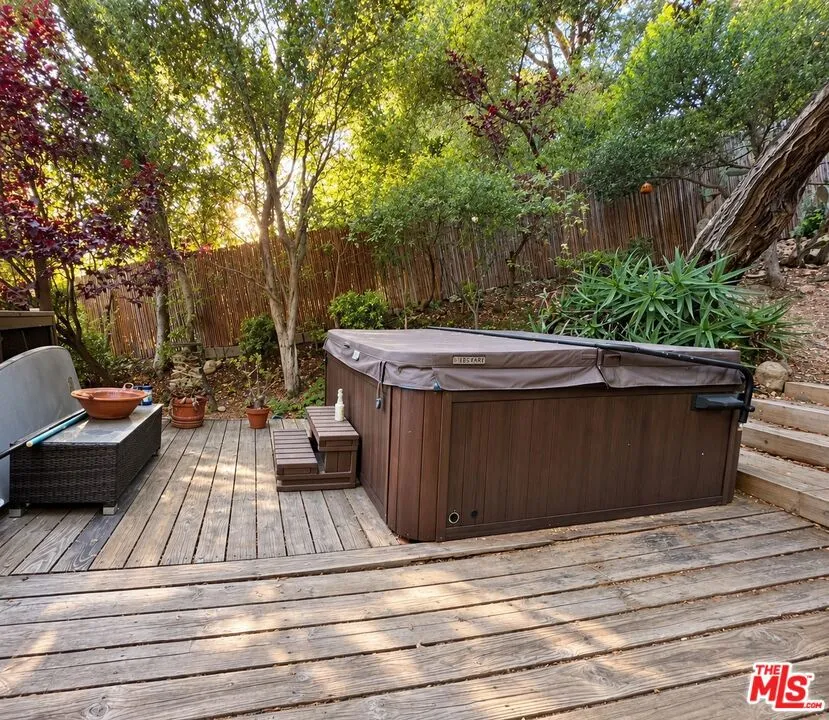 21330 Encina Road Topanga, CA 90290