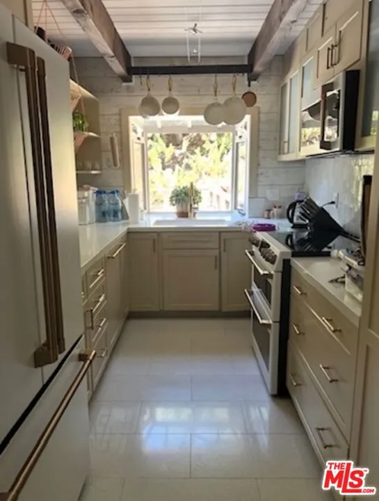 21330 Encina Road Topanga, CA 90290
