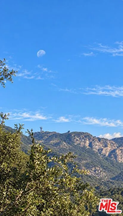21330 Encina Road Topanga, CA 90290