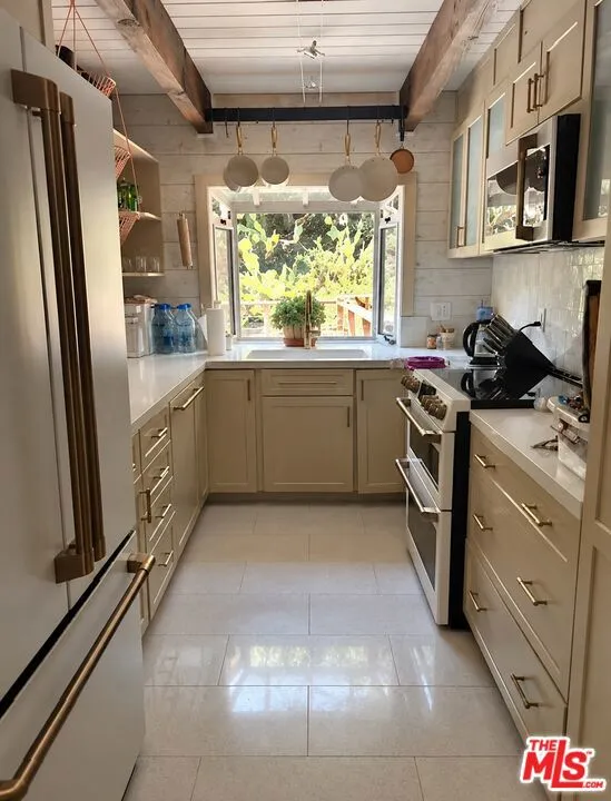 21330 Encina Road Topanga, CA 90290