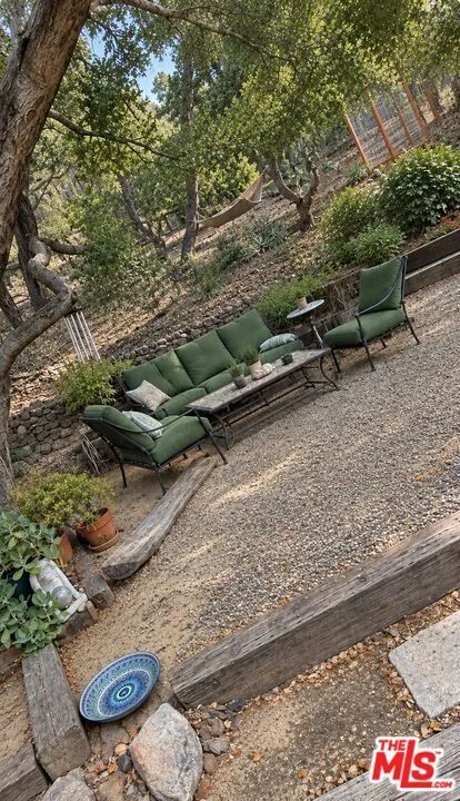 21330 Encina Road Topanga, CA 90290