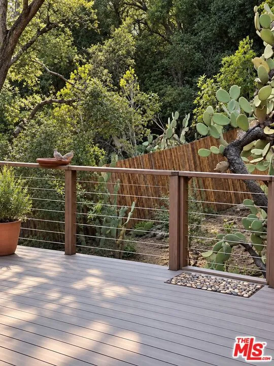 21330 Encina Road Topanga, CA 90290