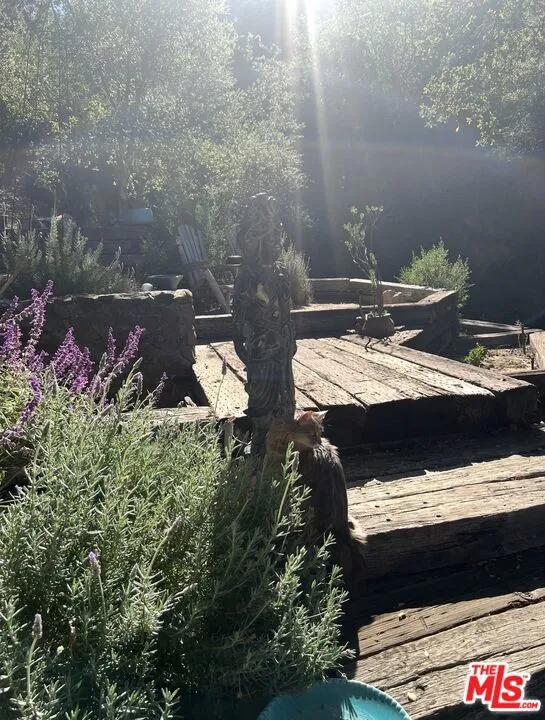 21330 Encina Road Topanga, CA 90290