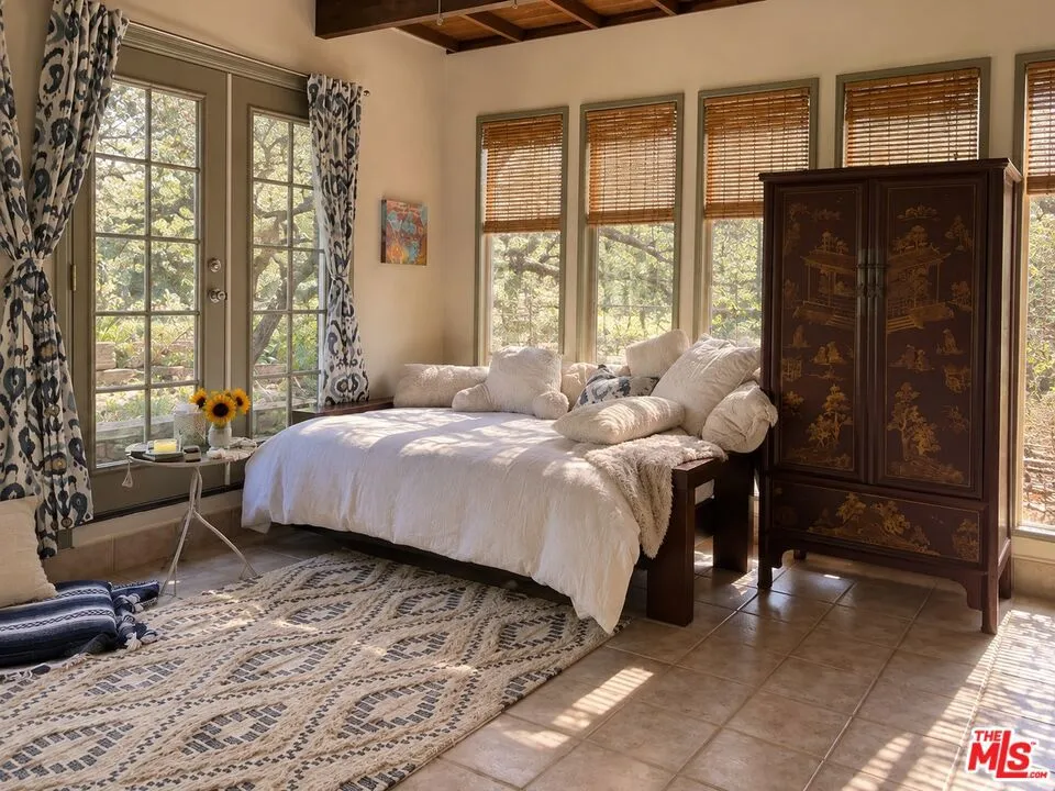 21330 Encina Road Topanga, CA 90290