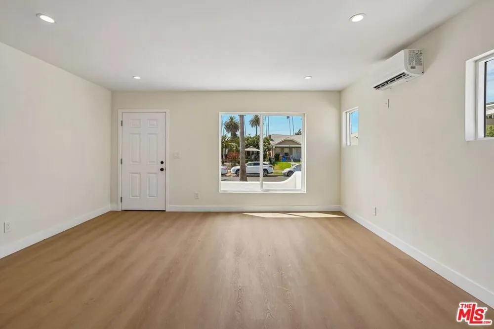 5214 Cimarron Street Los Angeles, CA 90062