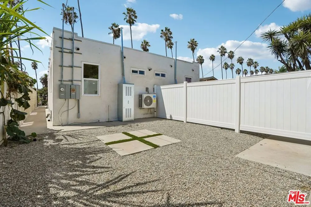 5214 Cimarron Street Los Angeles, CA 90062