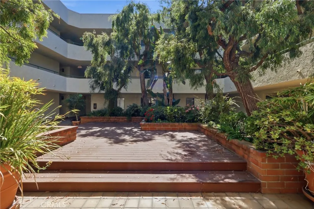 3544 S Centinela #107 Los Angeles, CA 90066