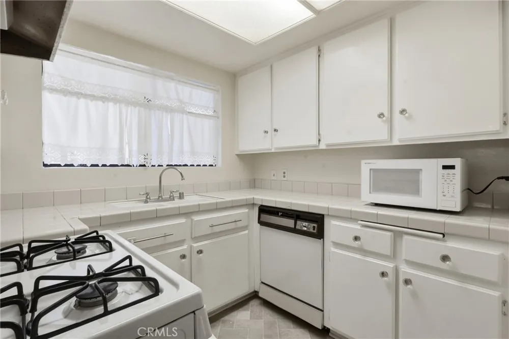 3544 S Centinela #107 Los Angeles, CA 90066