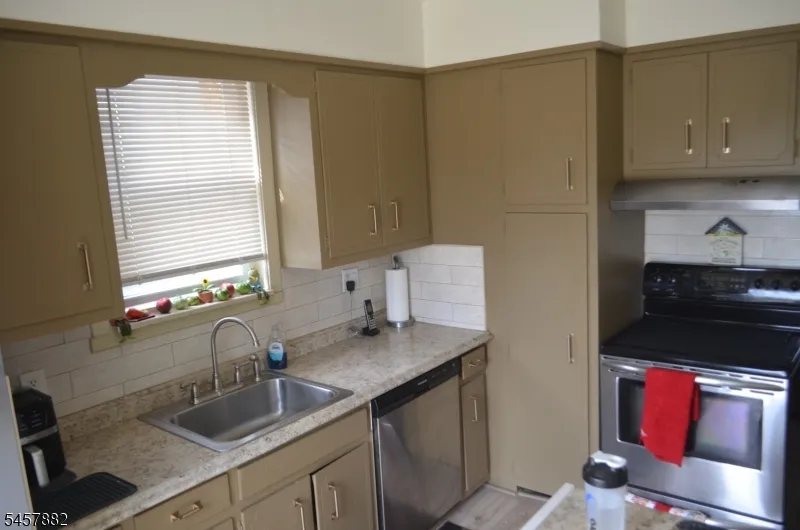 128 Hillside Ter Irvington, NJ 07111