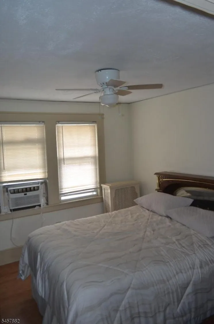 128 Hillside Ter Irvington, NJ 07111