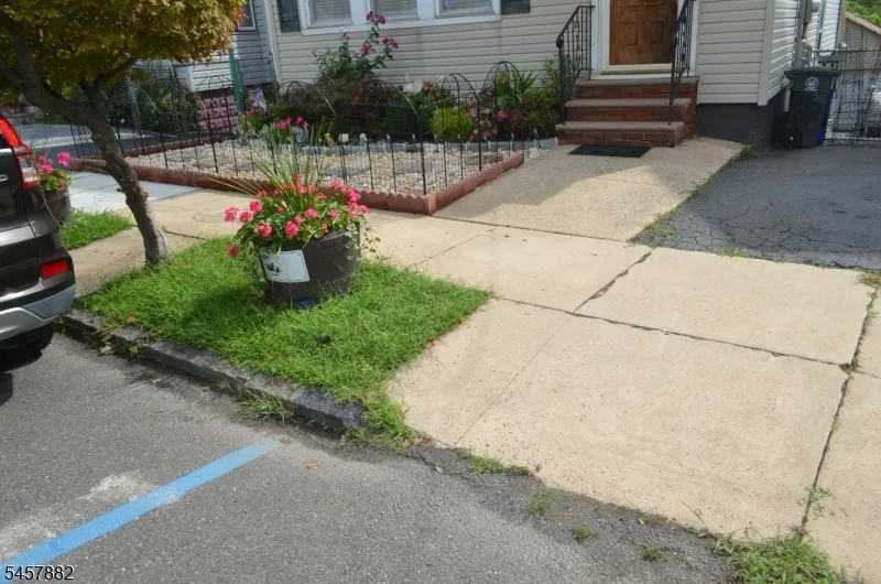 128 Hillside Ter Irvington, NJ 07111