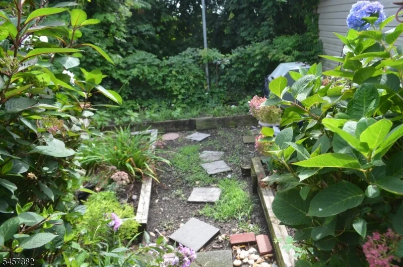 128 Hillside Ter Irvington, NJ 07111