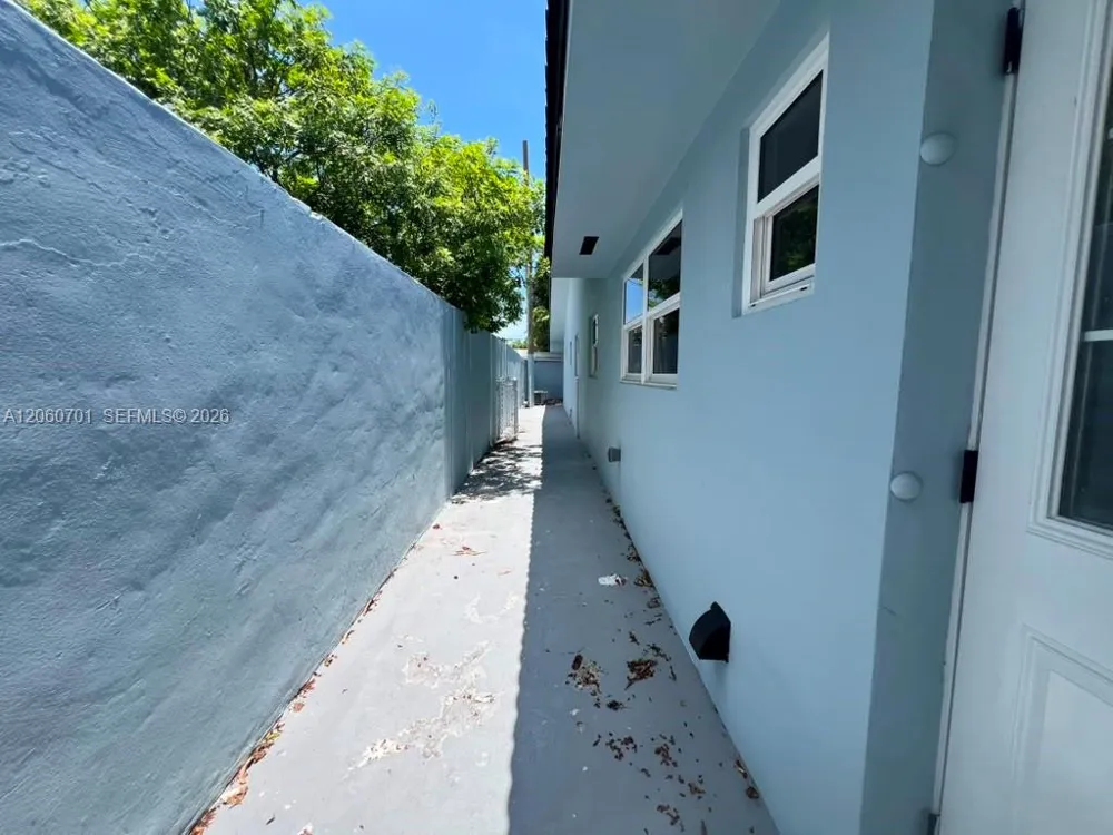 1239 SW 22nd Ave #1239 Miami, FL 33135